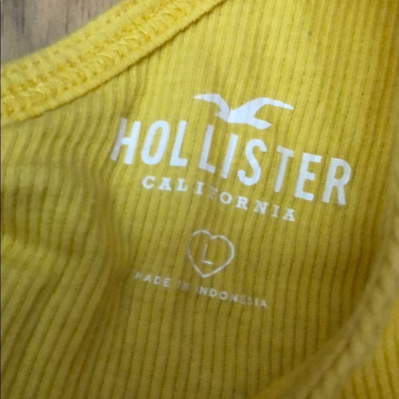 Hollister | Yellow T-Shirt - Picture 3 of 3